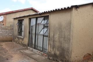 Newly Renovated 2 Bedroom House Available To Let in Pimville Zone 5