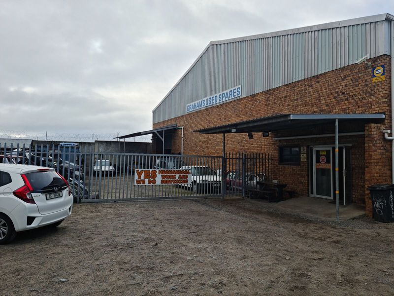 455m2 Industrial Warehouse on a 1200m2 Plot FOR SALE in Blackheath.