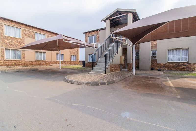 BEAUTIFULL 2 BEDROOM,1 BATHROOM APARTMENT TO LET IN PROTEA GLEN, SOWETO.