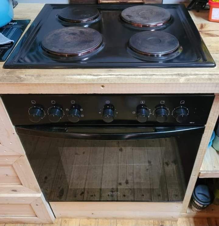 Defy slimline hob and electric oven