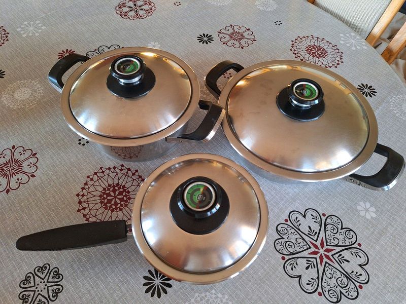3 x Amc pots in very good condition. R4500 for all three