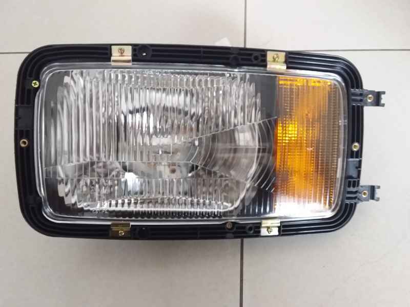 MERCEDES BENZ V SERIERS BRAND NEW HEADLIGHTS FOR SALE PRICE R895 EACH