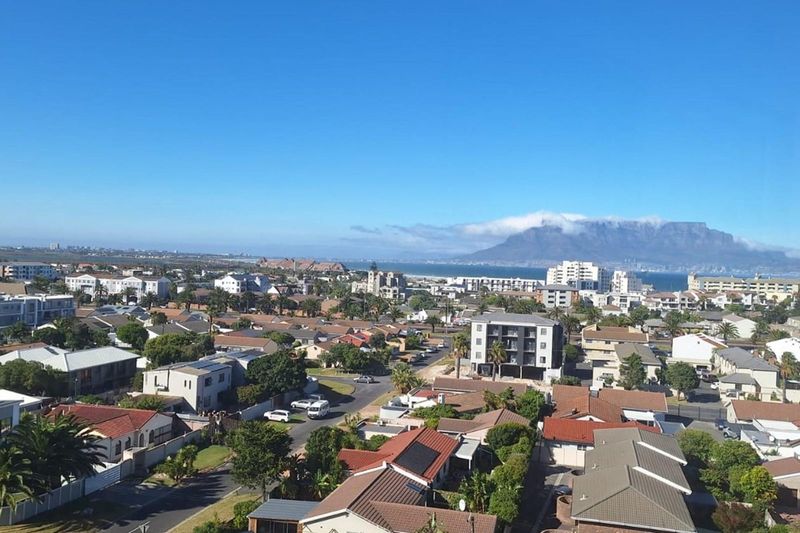 Spectacular 1 Bed, 1 Bath Apartment with Breathtaking Views in Bloubergstrand, Cape Town!