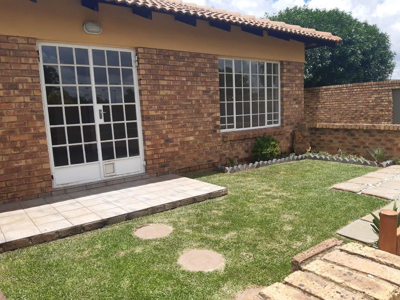 Charming 2-Bedroom Townhouse with Garden to let in Vaalpark, Sasolburg