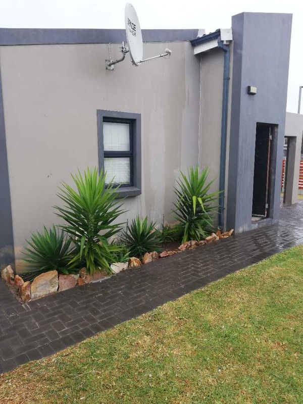 Modern 2 Bedroom Townhouse for rent