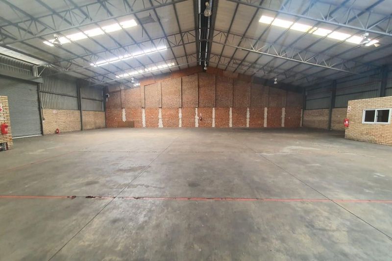 750m2 A Grade Warehouse To Let in Deal Party