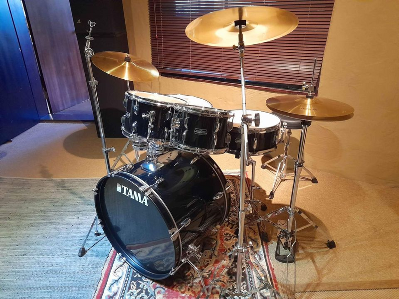 Tama Stagestar 5 piece drumkit with cymbals
