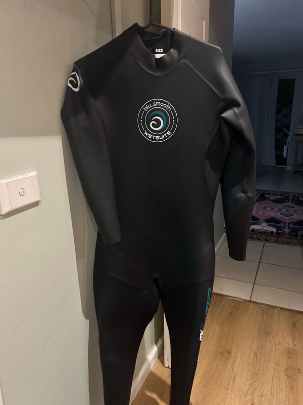 Blue smooth wetsuit brand new XL R3000