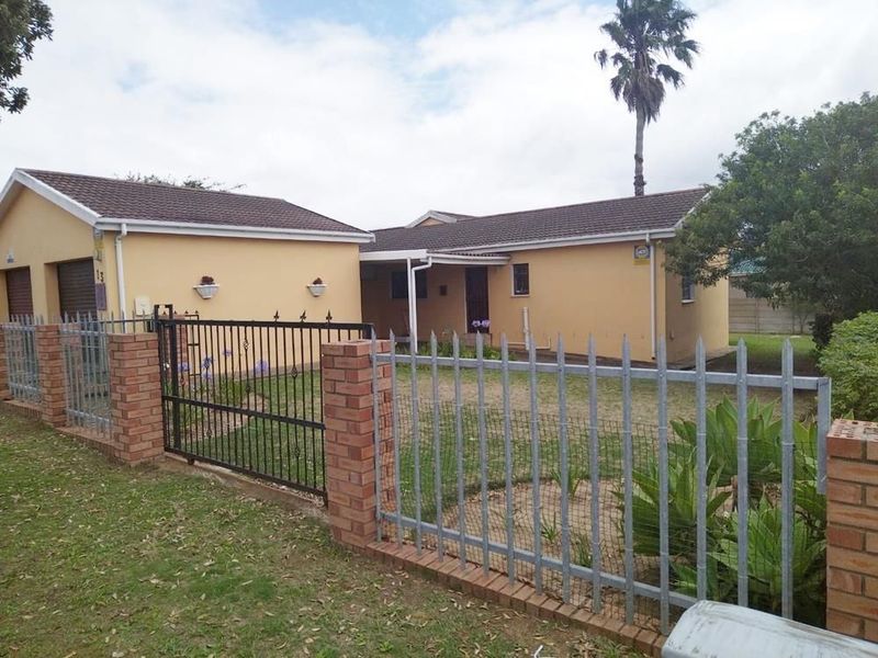 Townhouse For Sale in Heiderand, Mossel Bay