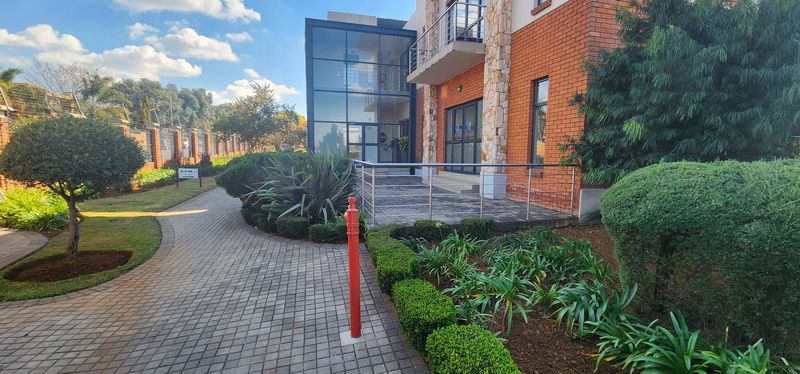 Stunning Spacious 290m2 office available for rent in Poortview, Roodepoort.