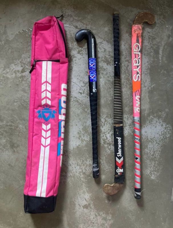 Hockey bag and 3 sticks - all for R300
