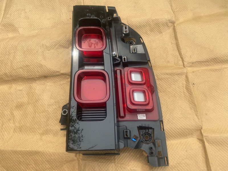 2023 LAND ROVER DEFENDER LED TAIL LIGHT RIGHT SIDE FOR SALE. IN PRISTINE CONDITION