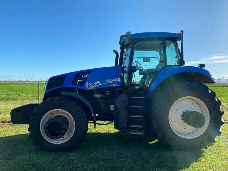 2015 New Holland T8 390