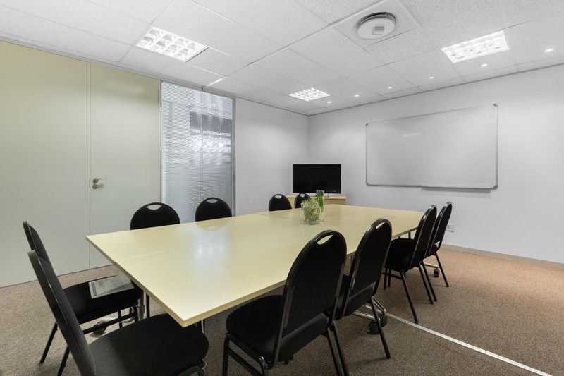 Open plan office space for 10 persons in Regus Century City