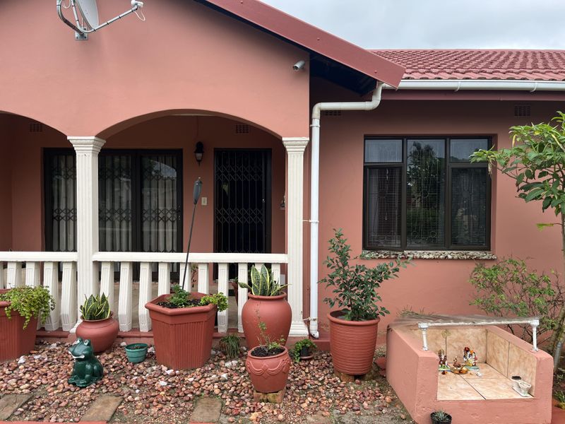 Spacious 4 Bedroom house For Sale in Isipingo Beach