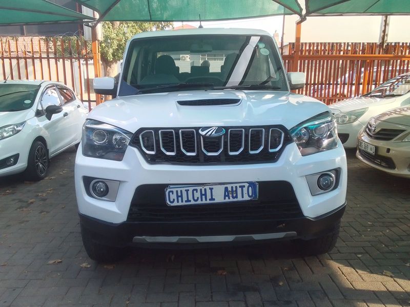 Mahindra Pik Up MY20 2.2 mHawk D Cab 4X4 S6 Mining Spec, White with 28000km, for sale!