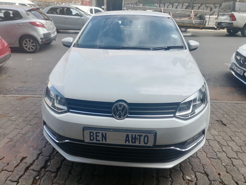 2015 Volkswagen Polo 1.2 TSI Trendline, White with 52000km available now!