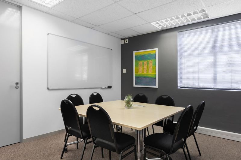 All-inclusive access to professional office space for 4 persons in Regus Century City