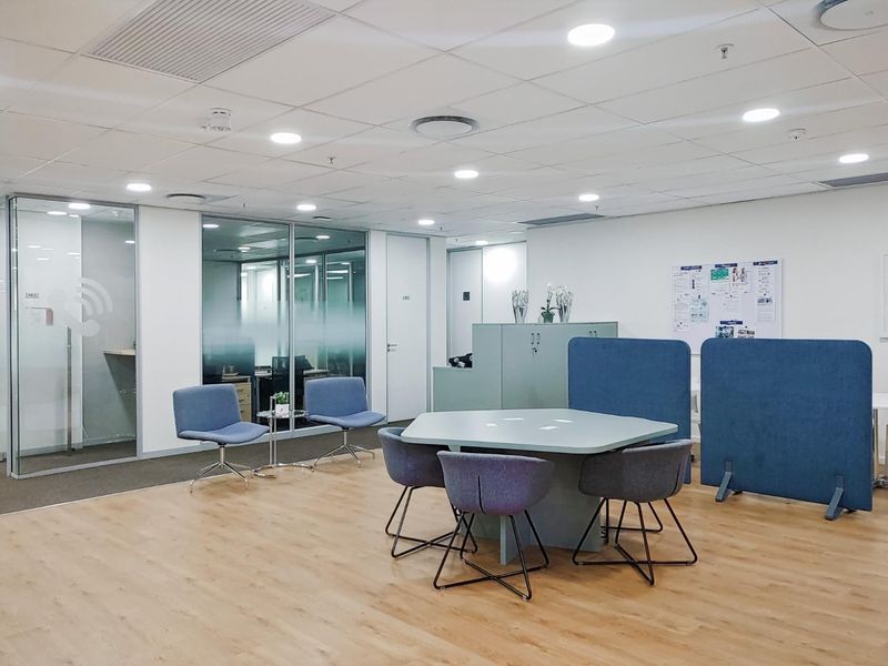 All-inclusive access to professional office space for 4 persons in Regus Centurion Mall