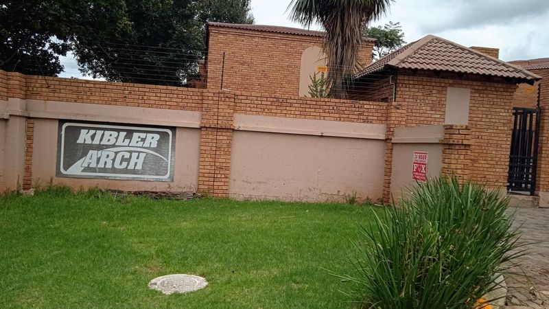 Stunning Townhouse with incredible view form the the top of Kibler Park &#64; R8 960 per mo...