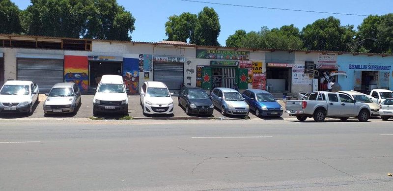 COMMERCIAL PROPERTY WITH 9 STORES AND WORKSHOP SPACES WITH GOOD INCOME