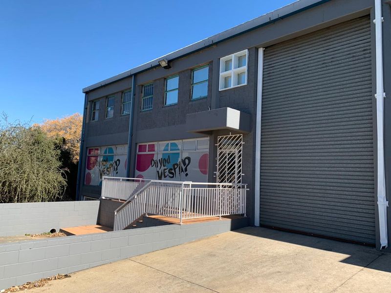 500sqm warehouse set on a 750sqm stand to let in Wynberg