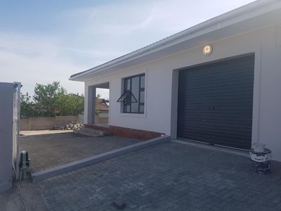 Stunning three-bedroom townhouse in Kestrel Street, Gonubie