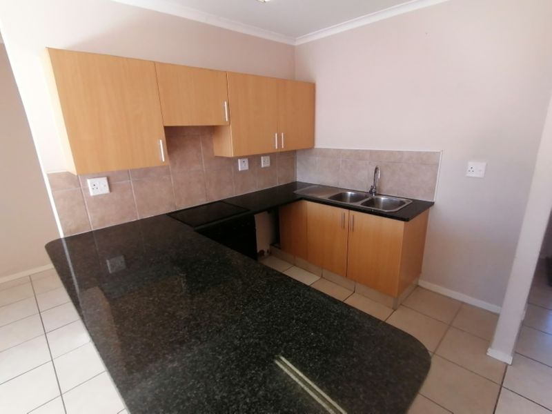 Neat, spacious two bedroom flat to rent in Beacon Bay, Triple Point