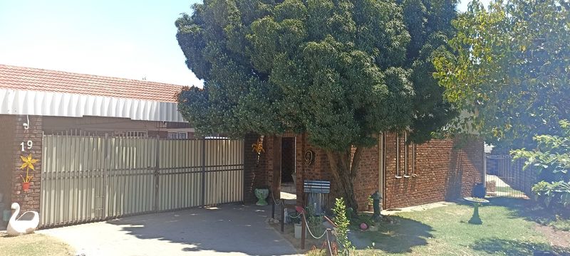BARGAIN!!!!!! Spacious 3 Bedroom House for sale in Parys