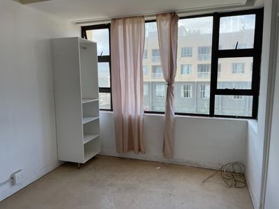 Neat room to rent in Chadbert Court, Quigney