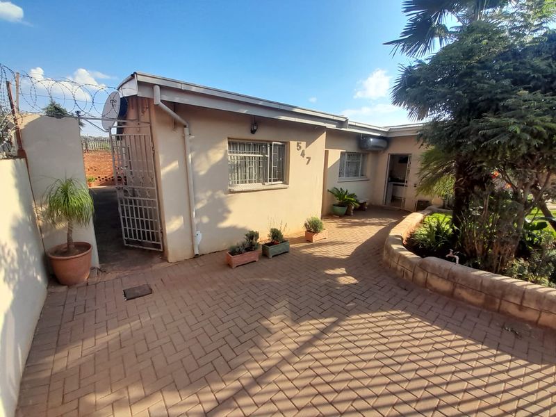 4 Bedroom House For Sale in Laudium Ext 3