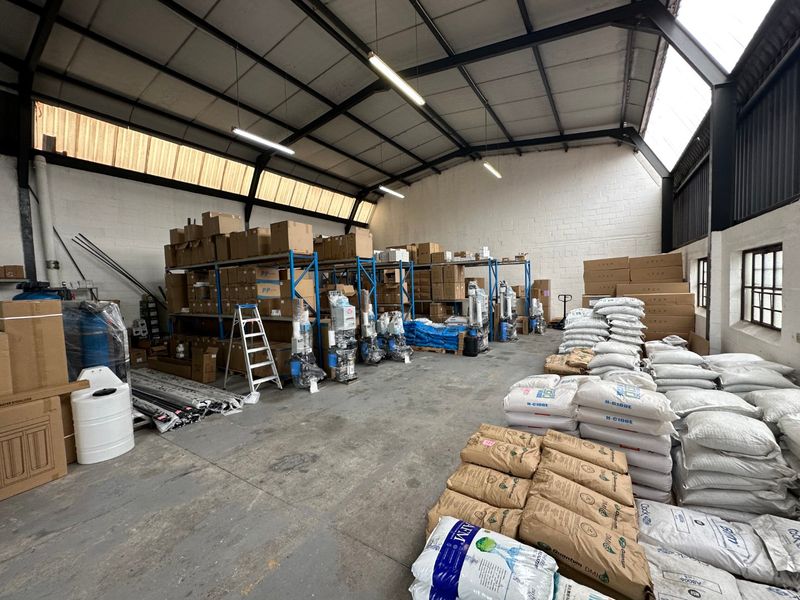 Industrial Warehouse To Let in Montague Gardens with Maximum Exposure
