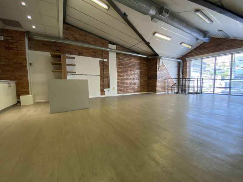 242m2 Office TO LET in AAA-Grade Building in Green Point, Cape Town.