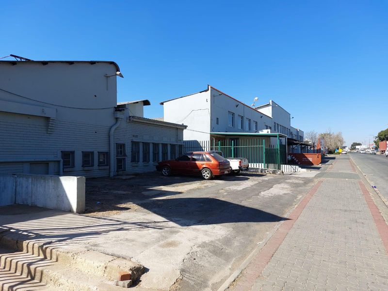 1,340sqm, warehouse for rent in Industria West