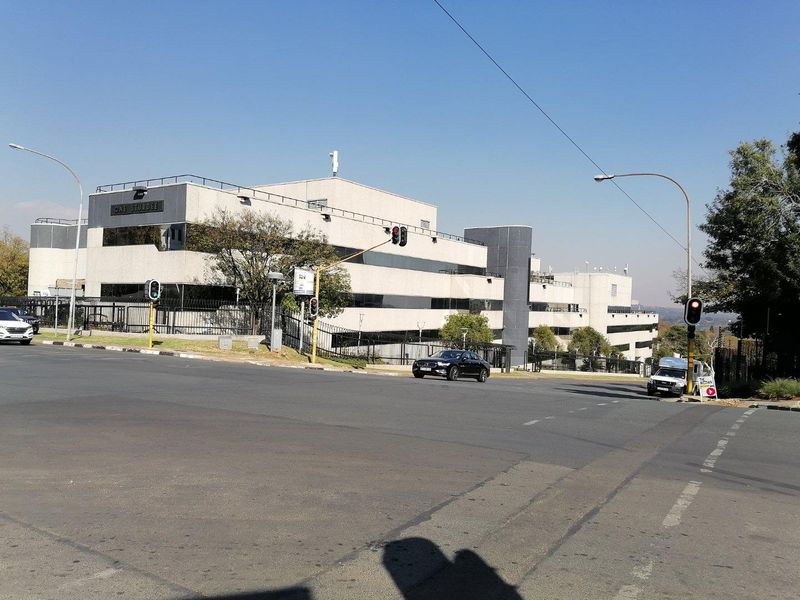 Inexpensive, Prime-Located, Semi-Serviced Offices Available To Let In Rosebank