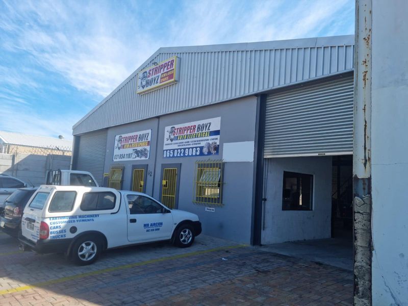 WAREHOUSE UNIT AVAILABLE TO LET IN STRAND