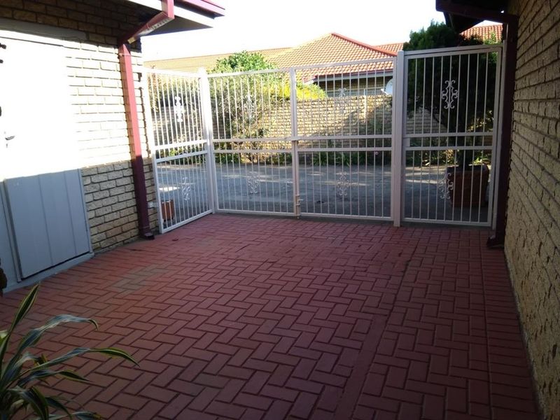 Neat and Spacious 3 bedroom townhouse in Meyerton central for sale