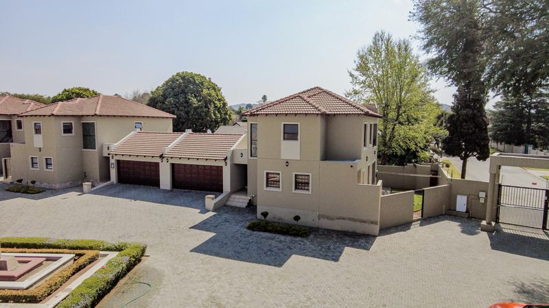 Immaculate duplex sectional title unit in a secure complex with a private garden