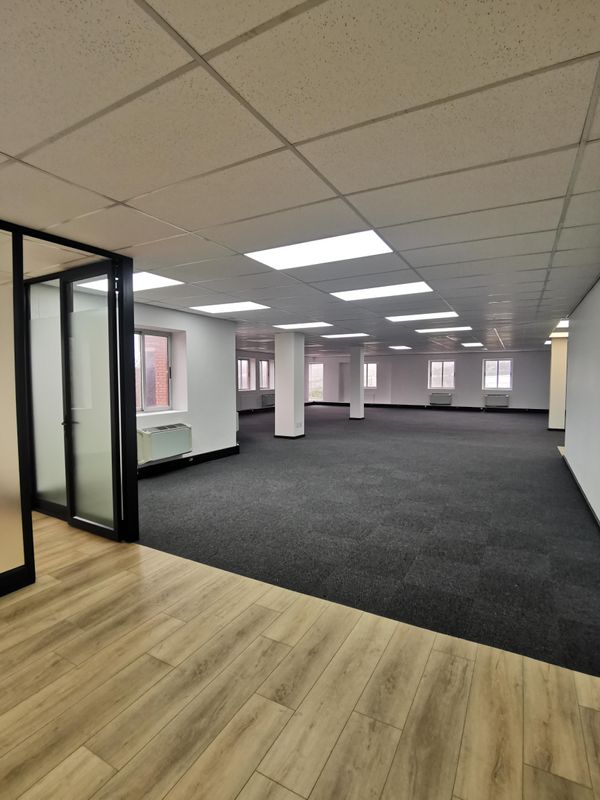 614m2 Office TO LET in Secure Building in Bellville Park, Cape Town