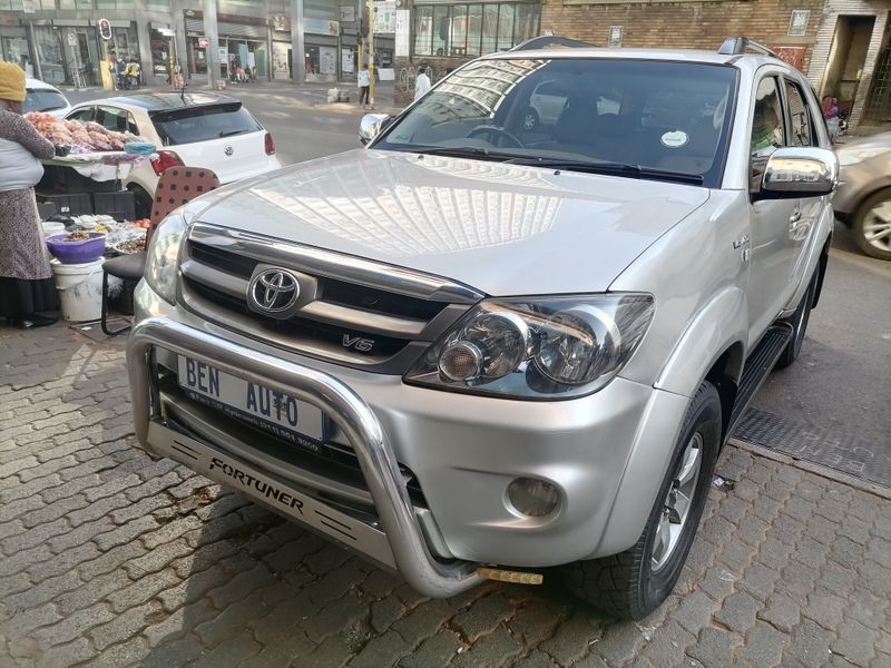 2008 Toyota Fortuner 4.0 V6 4x4 AT, Silver with 96000km available now!