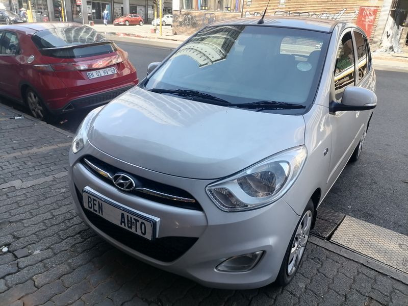 2016 Hyundai i10 1.2 GLS, Silver with 78000km available now!
