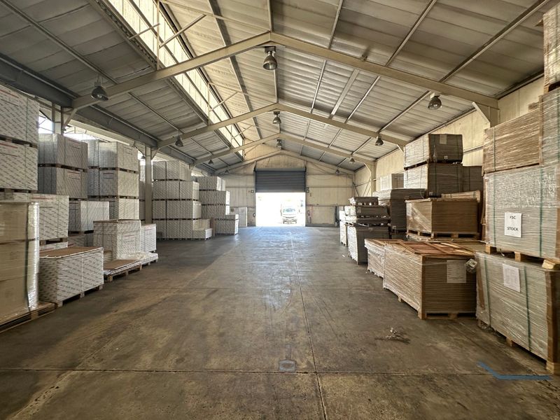 Large Industrial Warehouse With Secure Yard To Let In Montague Gardens