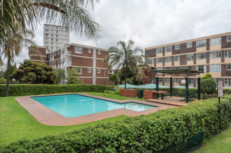 1 Bedroom Apartment For Sale in Bedford Gardens
