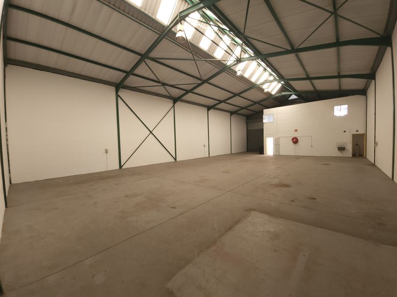 Storage &amp; Distribution Warehouse available TO LET in Secure Park