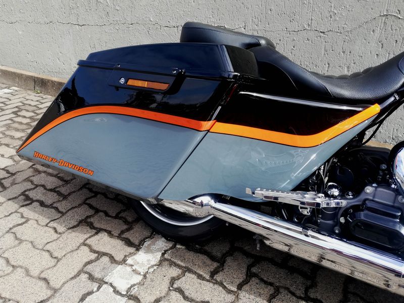 Stunning Customized CVO Road King Bagger!