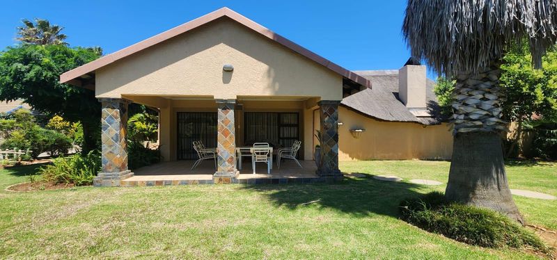 3 BEDROOM HOUSE WITH SWIMMING POOL FOR SALE IN FOCHVILLE