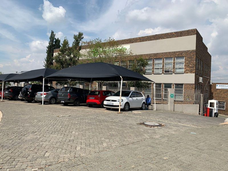 A grade warehouse to let in Eastgate, Sandton