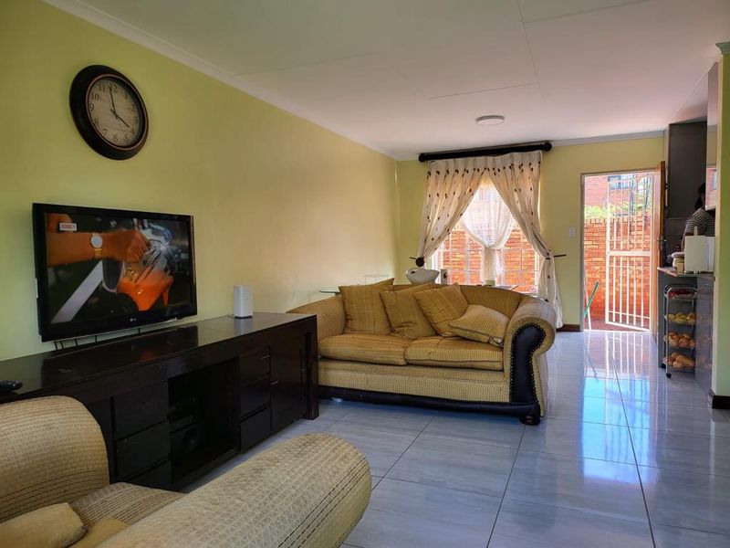 3 Bedroom Townhouse For Sale in Meyerspark