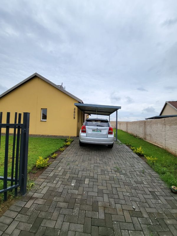 3 Bedroom Sectional Title To Let in Waterkloof Hill Estate