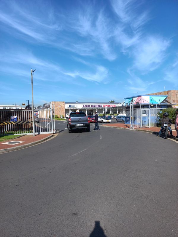 225m² Commercial To Let in Maitland at R90.00 per m²